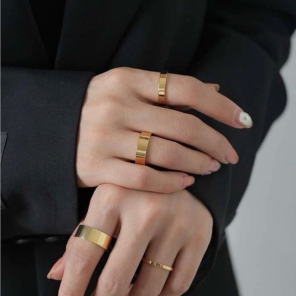 Gold Plated Stainless Steel 4pc Minmalistic Ring Set - Picture 1 of 3